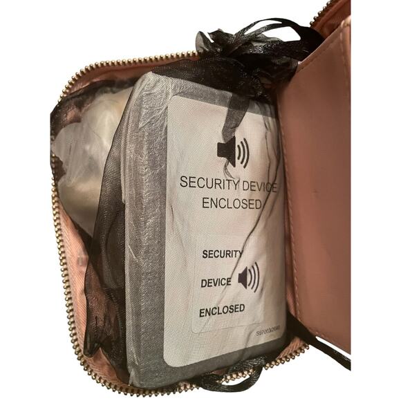 Travel Tech Kit  RFID-Blocking  Apt. 9 Safe Keeper Wallet with Ear Buds-Pink NIP - Picture 8 of 14